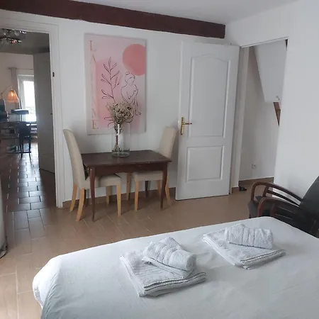 Διαμέρισμα Place Du Suquet - In The Hart Of Old - 2 Min Walking Distance From Palais De Festivals And Beaches